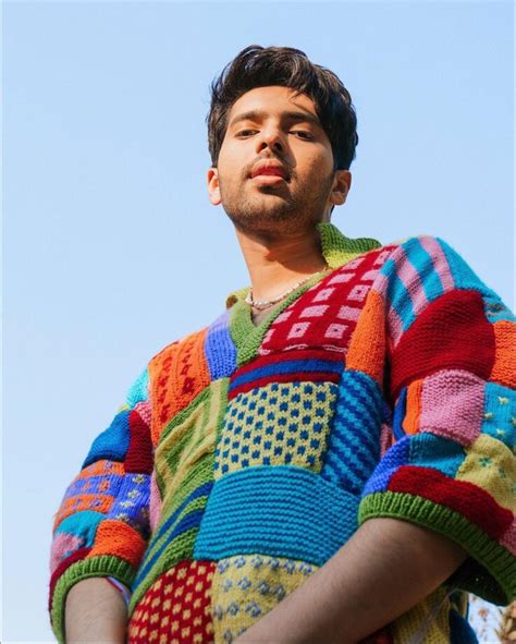 Armaan Malik drops in Spring glam in cute multicoloured t-shirt | IWMBuzz