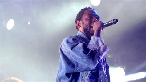 Kendrick Lamar Surprises Crowd at 2017 BET Experience With Performance ...