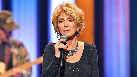 Country Legend Jeannie Seely Pleads For Prayers