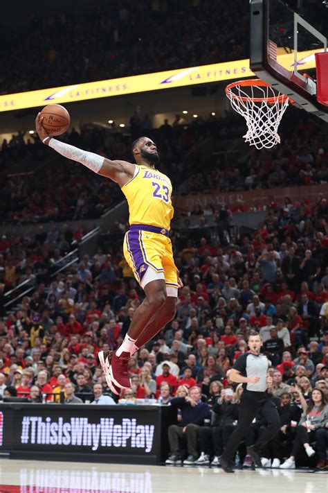 Lebron James Dunking Lakers : LeBron James dunk: Photo of windmill is instant classic ...