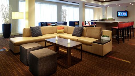 Courtyard by Marriott Ottawa Downtown เริ่มต้นที่ ฿4,138 (฿̶1̶0̶,̶5̶8̶5̶) ออตตาวา โรงแรม - KAYAK