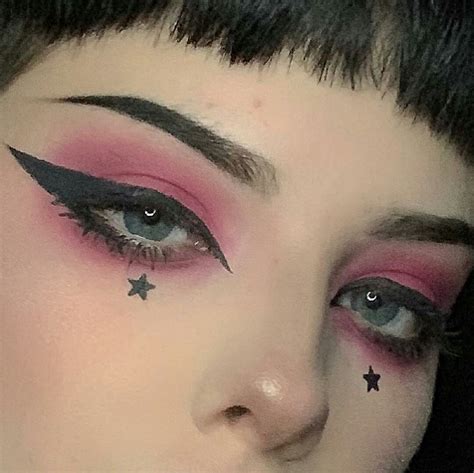 ᵖⁱⁿᵗᵉʳᵉˢᵗ|ᵃⁿⁿᵉᵗˢᵏᵍ | Emo makeup, Goth eye makeup, Edgy makeup