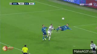 Ronaldo bicycle kick Juventus vs Real Madrid 0-3 H on Make a GIF