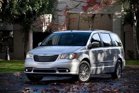 Chrysler Declares April Minivan Month - autoevolution