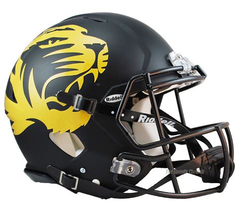 Football Helmet Style: College football helmets