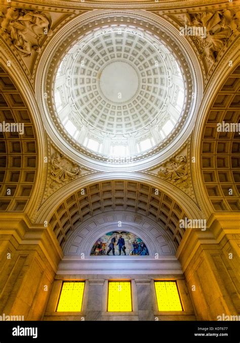 Interior View of Domed Ceiling in Grant's Tomb in New York City Stock Photo - Alamy