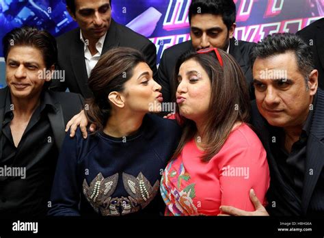 Sonu Sood, Abhishek Bachchan, Shahrukh Khan, Deepika Padukone kissing Farah Khan, Boman Irani ...