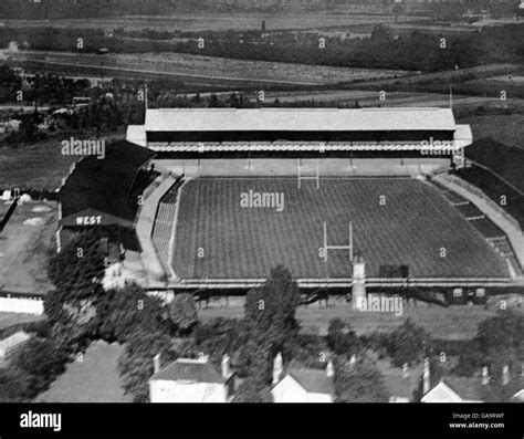 Twickenham stadium aerial view Black and White Stock Photos & Images - Alamy