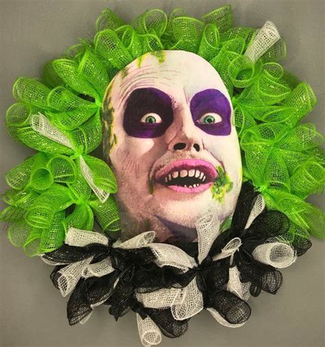 Beetlejuice Wreath #halloweenwreaths Beetlejuice Wreath | Scary halloween wreath, Beetlejuice ...