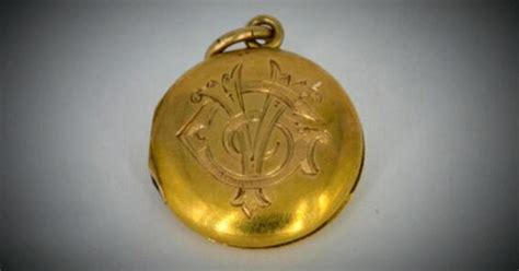 Titanic artifacts valued at $200M head for auction - CBS News