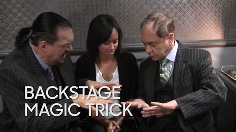 Backstage Magic Trick: Penn and Teller - YouTube