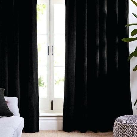 Black Velvet Curtains - À Lire