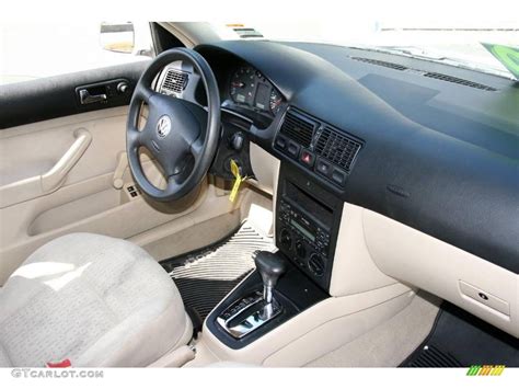 Volkswagen Golf 2002 Interior