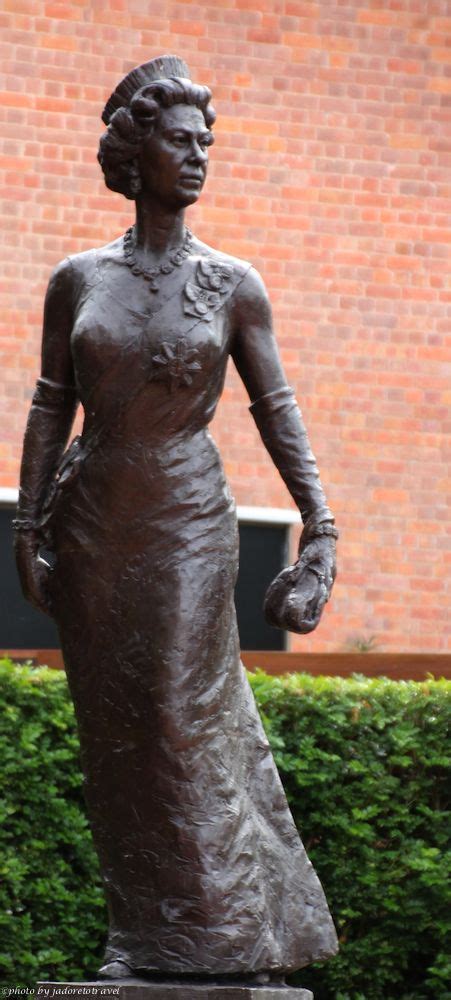 Queen Elizabeth II Love this statue as it has movement, it flows ...