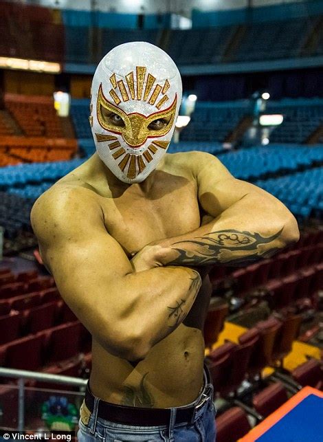 Mexican wrestler who 'pole-axed' Lewis Hamilton reveals world of Lucha ...