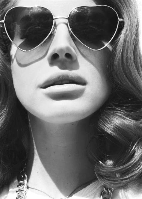 Lana Del Rey | Lana del rey, Heart shaped sunglasses, Lana del