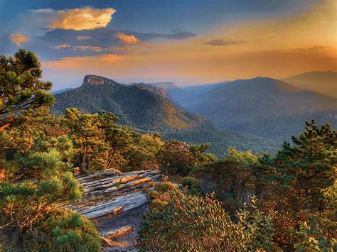 A fine sunset view atop Hawksbill, Linville Gorge Wilderness : Outdoors