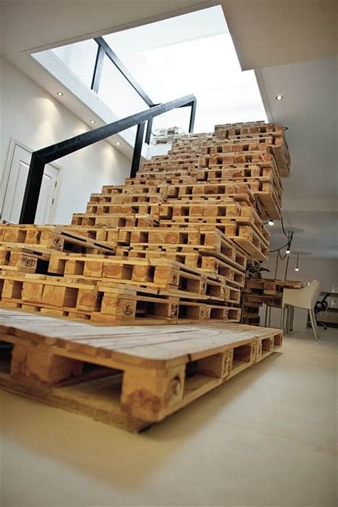 12 DIY Old Pallet Stairs Ideas | DIY to Make