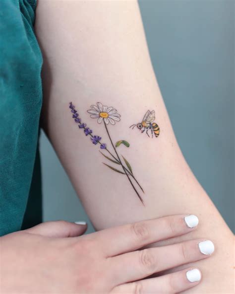 49 Pretty Birth Flower Tattoos And Their Symbolic Meaning | Birth flower tattoos, Daisy tattoo ...