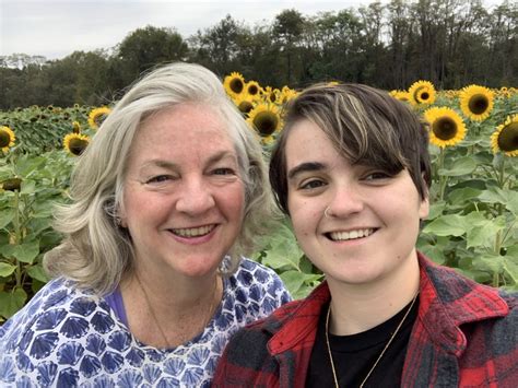 Mesmerized by Sunflowers at Holland Ridge Farms | Sandra Levine Productions