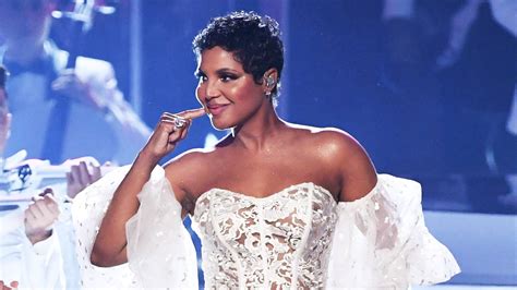 10 Best Toni Braxton Songs of All Time - Singersroom.com