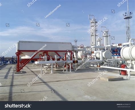 Oil Refinery Equipment Primary Oil Refining Stock Photo 467808575 ...