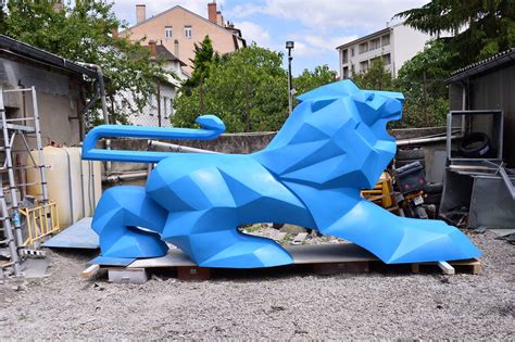 Lion Lyon art sculpture escultura artista francia french artist leon France Polistirene animal ...