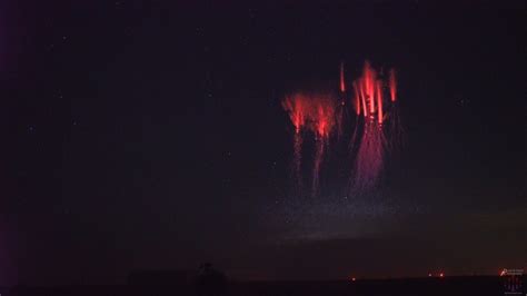 Images of rare and elusive red sprites captured over central US — Earth ...