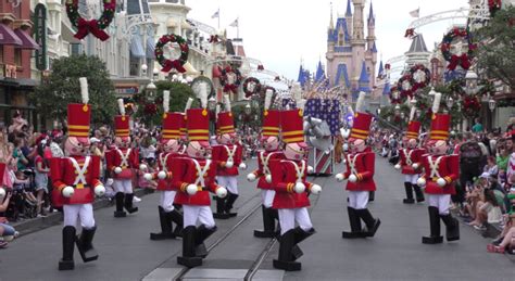 Christmas Day Parade - Sam's Disney Diary