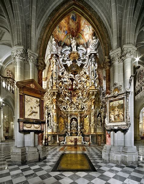 EL INTERIOR DE LA CATEDRAL DE TOLEDO - De Paseo Toledo