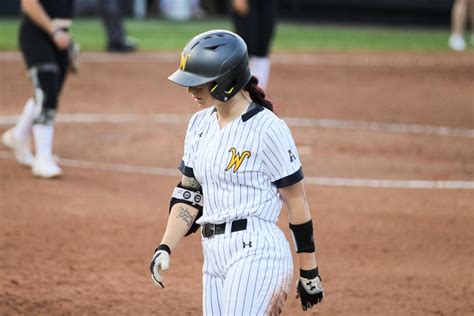 Softball’s NCAA journey ends with two defeats from Oregon – The Sunflower