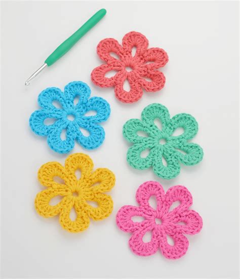 Easy, Free Crochet Flower Pattern