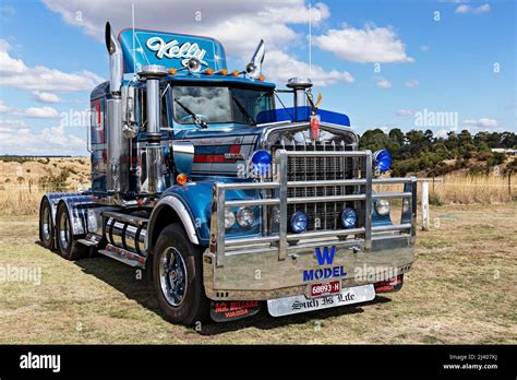 Trucks Australia / Front view of a Kenworth truck in the 1850`s gold ...