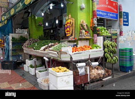 Open air food market, Singapore Stock Photo - Alamy