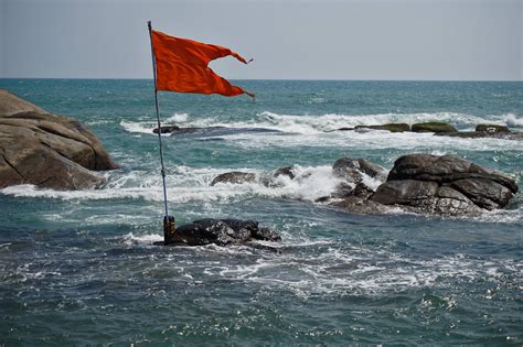 What Does a Yellow Flag Mean at the Beach? - travelnowsmart.com