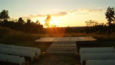 Burdoc Farms Wedding Venue - Crofton, KY