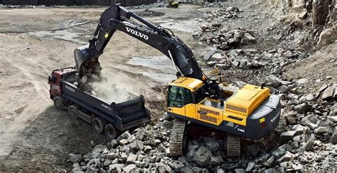 Different Excavator Types, Sizes, and Purposes Explained