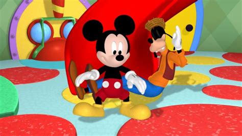 the mickey mouse and donald duck characters are in their bedroom ...