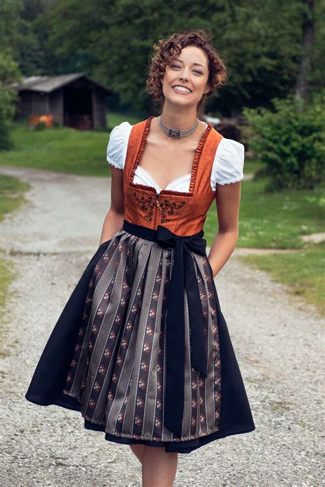 Dirndl Sondrio | Dirndl dress, Traditional outfits, Dirndl