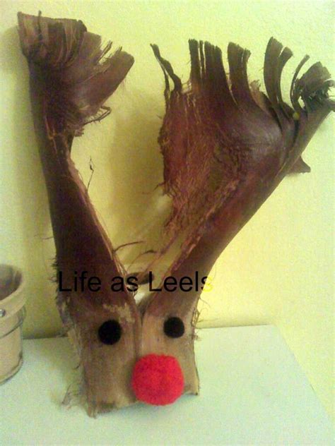 Rudolph the Red-Nosed Reindeer, craft | Palm tree crafts, Reindeer craft, Holiday crafts decorations