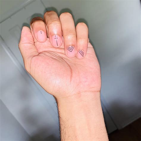 Minimalist male nails : r/lacqueristas