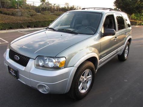 Sell used 05 Ford Escape Hybrid 4x4, NAV. 113k, Excellent 30MPG in Costa Mesa, California ...