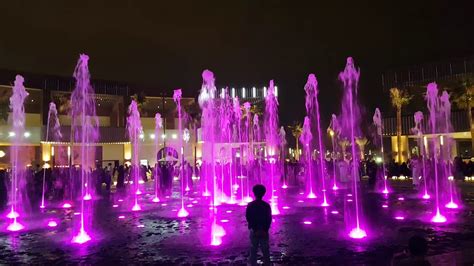 FOUNTAIN DISPLAY @ RIYADH FRONT - YouTube