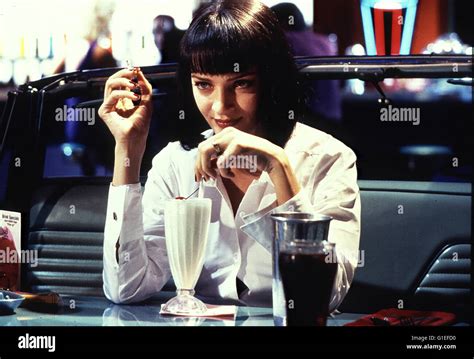 Uma thurman pulp fiction hi-res stock photography and images - Alamy