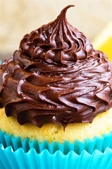 Chocolate Ganache Frosting {2 Ingredients} - CakeWhiz