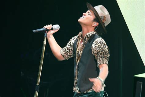 Bruno Mars Dishes on Super Bowl Performance Jitters