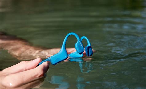 How bone conduction headphones for swimming work – Shokz