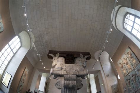 Premium Photo | Bull statue of darius king of persia palace