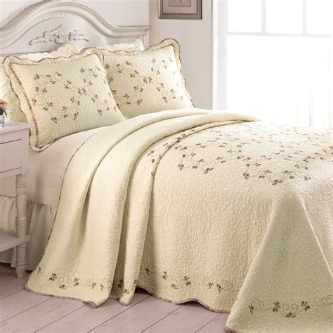 Felisa Light Cream Embroidered Floral Quilted Bedspread