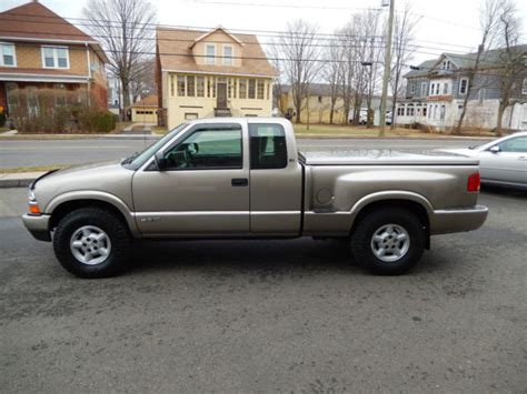 2003 CHEVROLET S10, EXTENDED CAB STEPSIDE PICKUP,3 DR,4.3L V6, 4X4 5 SPEED